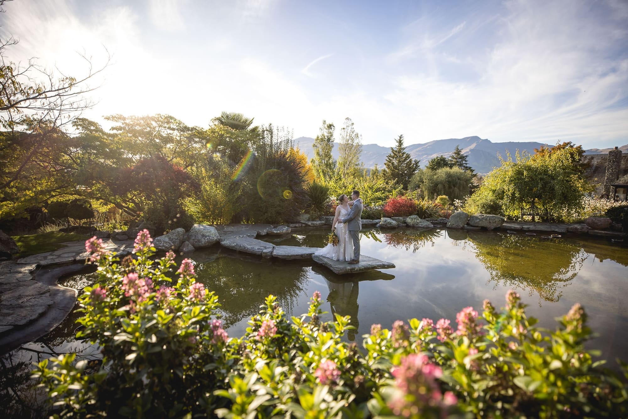 E_B-8-04-23_578 (2) Bride and groom Autumn on pond rock